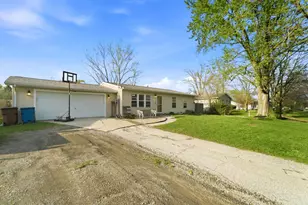 427 Nantucket Rd, Valparaiso, IN 46385 - Photo 2