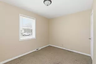 407 Dallas St, Gary, IN 46406 - Photo 10