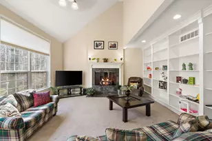 228 W Papillon Dr, Valparaiso, IN 46385 - Photo 6