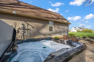 228 W Papillon Dr, Valparaiso, IN 46385 - Photo 34