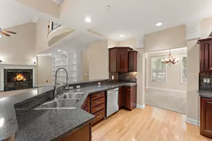 228 W Papillon Dr, Valparaiso, IN 46385 - Photo 8