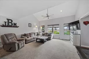 426 Laurel Ln, Valparaiso, IN 46385 - Photo 12