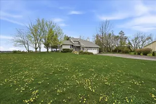 426 Laurel Ln, Valparaiso, IN 46385 - Photo 4