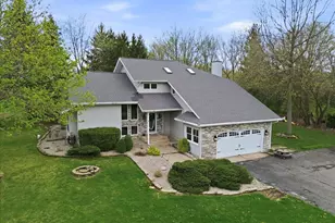 426 Laurel Ln, Valparaiso, IN 46385 - Photo 2