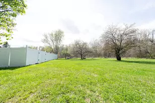 906 Honeysuckle Ln, Michigan City, IN 46360 - Photo 32