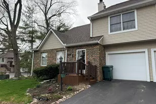 535 Weatherwood Ln, Valparaiso, IN 46383 - Photo 2