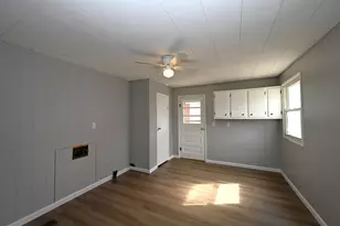 911 N Hathaway St, Winamac, IN 46996 - Photo 6