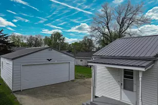911 N Hathaway St, Winamac, IN 46996 - Photo 2