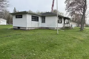 1034 Woodlawn Ave, Michigan City, IN 46360 - Photo 4