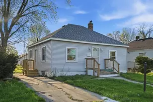 560 Ralston St, Gary, IN 46406 - Photo 2