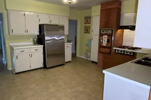 8245 Baring Ave, Munster, IN 46321 - Photo 10