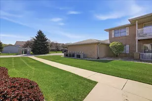9735 Wildwood Ct, Highland, IN 46322 - Photo 26