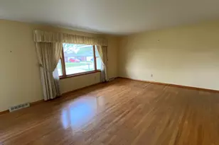 429 Fairview Ave, Crown Point, IN 46307 - Photo 2