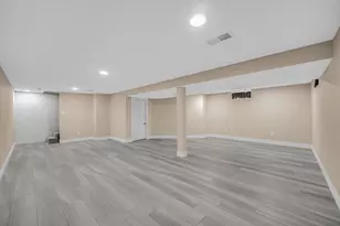 1602 Carriage Dr, Valparaiso, IN 46383 - Photo 16