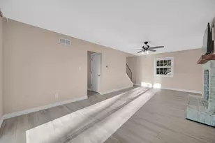 1602 Carriage Dr, Valparaiso, IN 46383 - Photo 4
