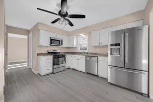 1602 Carriage Dr, Valparaiso, IN 46383 - Photo 6