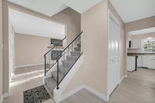1602 Carriage Dr, Valparaiso, IN 46383 - Photo 2