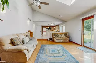 8844 Oakwood Ave, Munster, IN 46321 - Photo 18