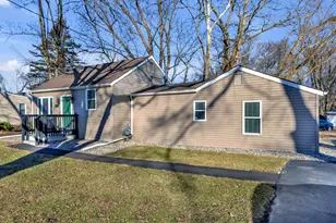 1735 S Fairbanks St, Griffith, IN 46319 - Photo 4