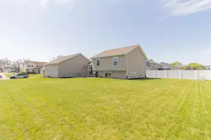 5510 Malibu Dr, Lowell, IN 46356 - Photo 32