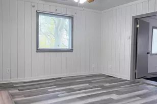 560 S Campbell St, Valparaiso, IN 46385 - Photo 8