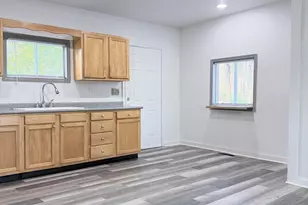 560 S Campbell St, Valparaiso, IN 46385 - Photo 6