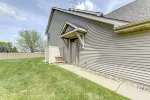 1042 Lakewood Ct, Schererville, IN 46375 - Photo 2