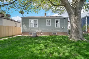 133 N Delaware St, Hobart, IN 46342 - Photo 16