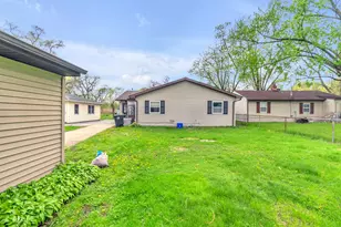 4083 Willow St, Hobart, IN 46342 - Photo 4