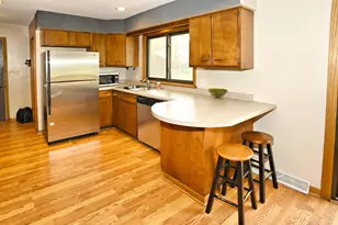 2405 Linden Dr, Valparaiso, IN 46383 - Photo 4