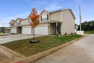 945 Paula Ct, Hobart, IN 46342 - Photo 2