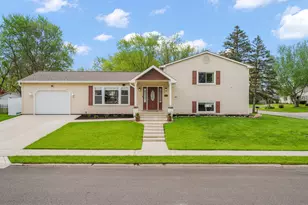 615 Chestnut Blvd, Chesterton, IN 46304 - Photo 2