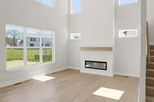 2810 Old Oak Dr, Valparaiso, IN 46385 - Photo 8