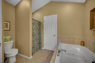 10621 Erie Dr, Crown Point, IN 46307 - Photo 18
