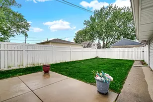 214 N Jay St, Griffith, IN 46319 - Photo 4