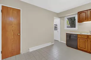 410 S 12th St, Chesterton, IN 46304 - Photo 8