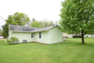 910 E Stewart Dr, Rensselaer, IN 47978 - Photo 6