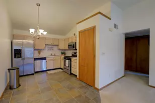 3602 Timberbridge Dr, Valparaiso, IN 46383 - Photo 4