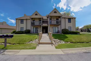 3602 Timberbridge Dr, Valparaiso, IN 46383 - Photo 2
