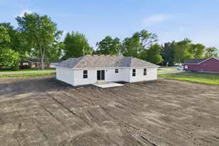 508 W Beaver St, Morocco, IN 47963 - Photo 4
