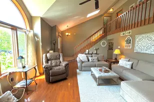 10009 Delmar St, Saint John, IN 46373 - Photo 6