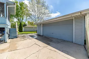 1644 Michael Dr, Schererville, IN 46375 - Photo 4