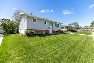 1644 Michael Dr, Schererville, IN 46375 - Photo 2