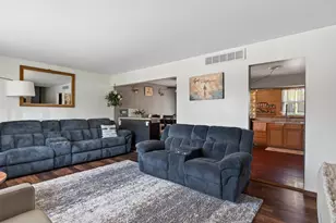 4026 W 61st Ave, Hobart, IN 46342 - Photo 4