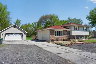 4026 W 61st Ave, Hobart, IN 46342 - Photo 2