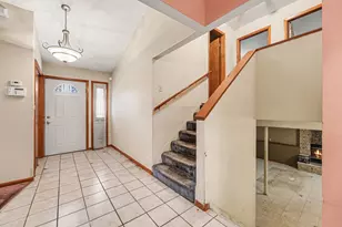 2423 Marshall Pl, Gary, IN 46404 - Photo 4