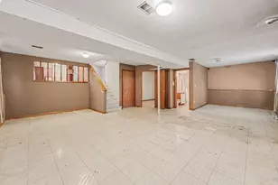 2423 Marshall Pl, Gary, IN 46404 - Photo 18