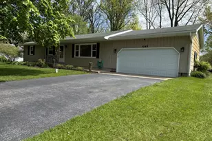 1243 Dogwood Dr, Chesterton, IN 46304 - Photo 2