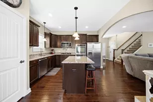 853 E Shakespeare Dr, Valparaiso, IN 46383 - Photo 6