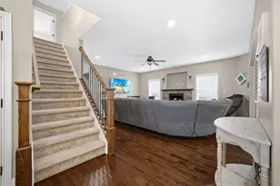 853 E Shakespeare Dr, Valparaiso, IN 46383 - Photo 2
